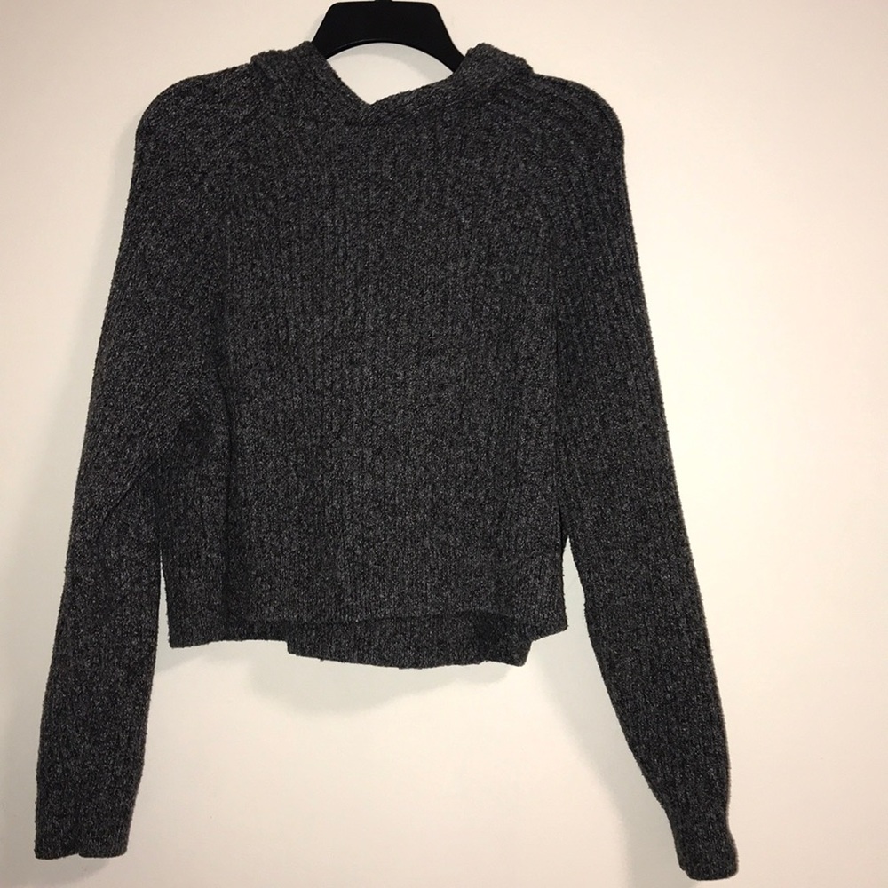 Grey hooded cropped sweater✨